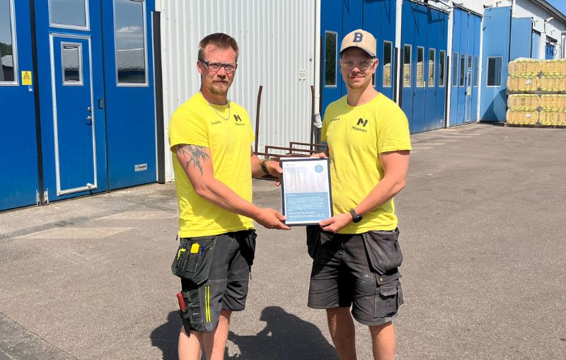 Christoffer Nilsson i Moelven Byggmodul AB med diplom
