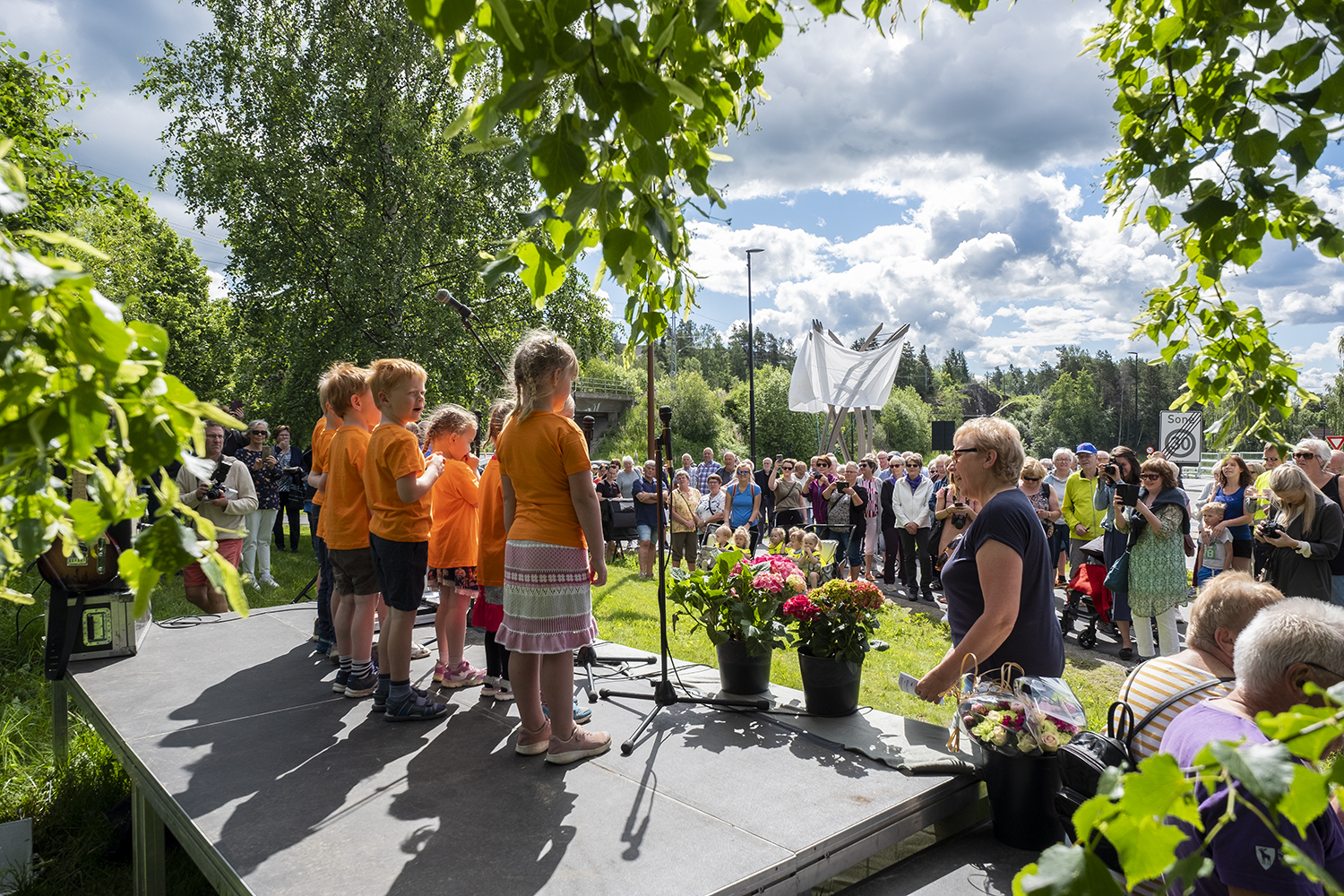 Avduking av limtreskulptur