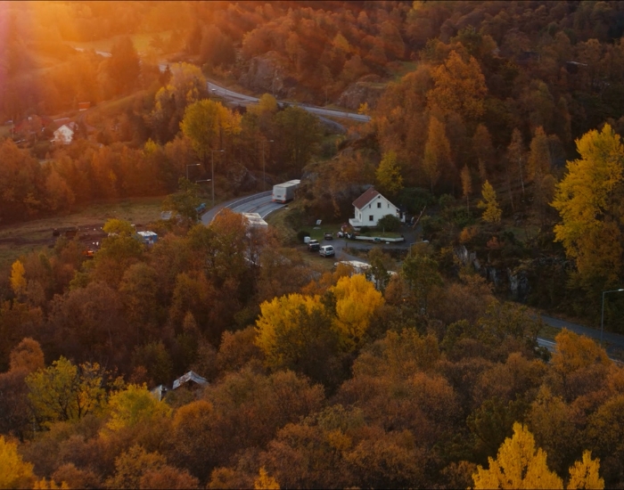 moduler under transport på lastebil