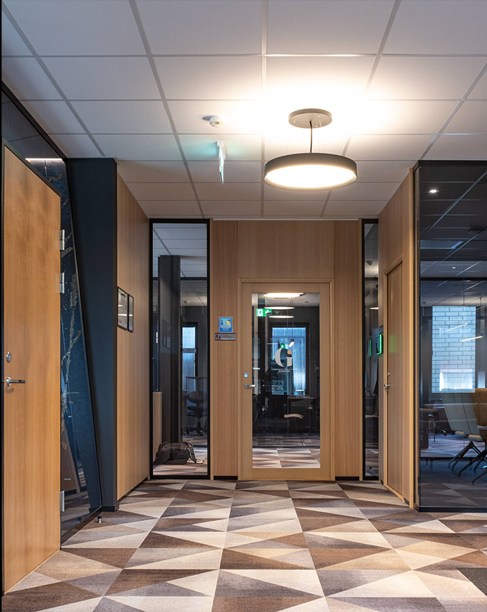 Miljøbilde fra Grenland Næringspark. Viser  Front Front dørportaler i eik..